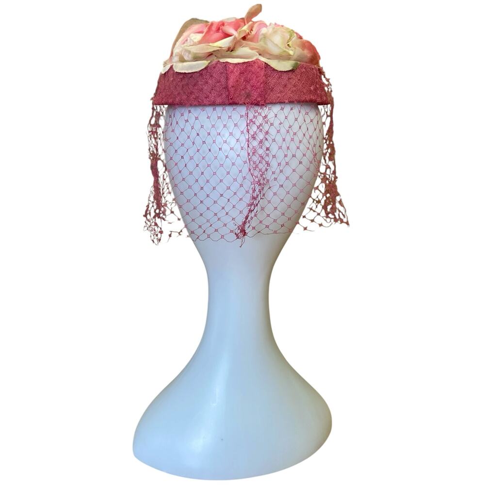 1950s Pink Floral Fascinator Hat | Vintage Veiled Cocktail Church Wedding Hat - Picture 3 of 7